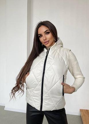 Жилет стьобаний з капюшоном 46-48
