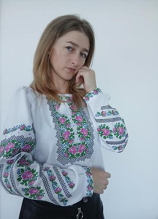 Жіноча вишиванка