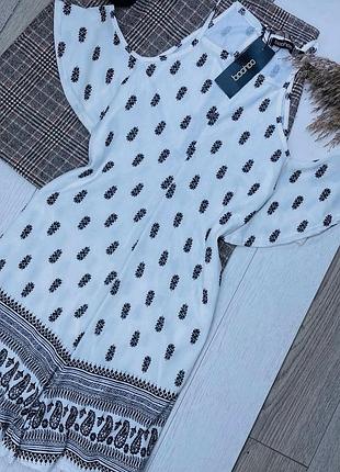 Новий літній комбінезон boohoo s m короткий комбінезон з шортами білий комбінезон з вирізом на спині