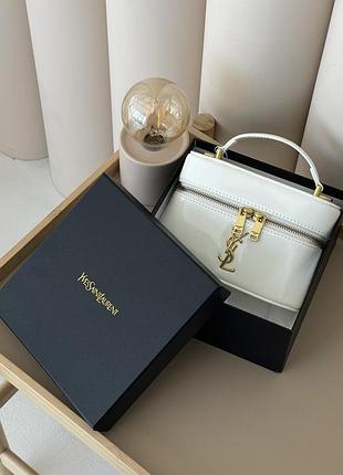 Жіноча сумка yves saint-laurent gaby vanity lacquered leather shoulder bag ysl бочечка білий ів сен лоран