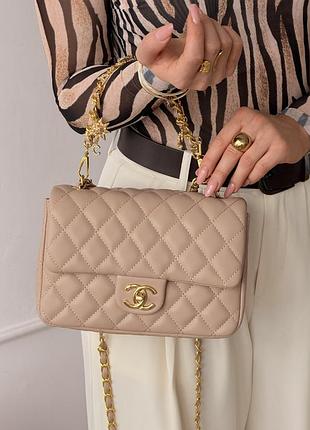 Жіноча сумка-клатч chanel mini lambskin coco charms rectangular classic через плече бежевий шанель маленька