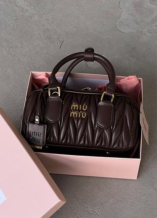 Сумка женская miu miu arcadie matelassé шоколадный кросс боди миу миу