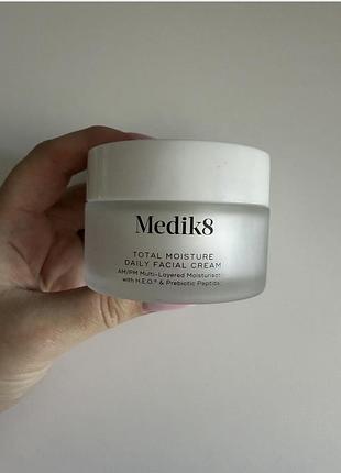 Medik 8 total moisture daily facial cream щоденний заоложуючий крем