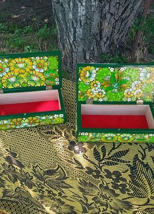 Шкатулка. продам. в наличии 2 штуки. цена 1200гр. за одну. петриковская роспись