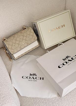Жіноча сумка coach mini klare crossbody in signature canvas через плече молочно-білий коуч