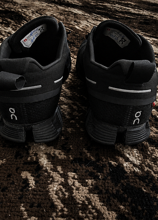 👟 on running cloud, qc. 4