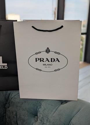Фирменная упаковка пакет prada, упаковка на подарок. подарочная брендовая упаковка прада