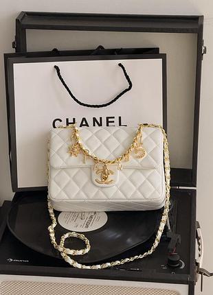 Жіноча сумка-клатч chanel mini lambskin coco charms rectangular classic через плече білий шанель маленька