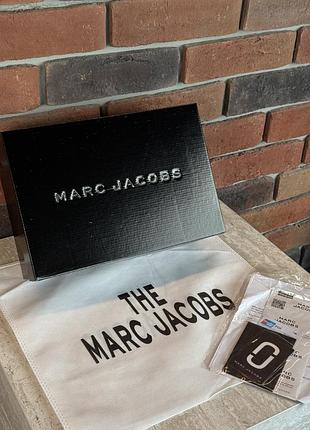 Фирменная упаковка marc jacobs, упаковка на подарок. подарочная брендовая черная упаковка марк джейкобс