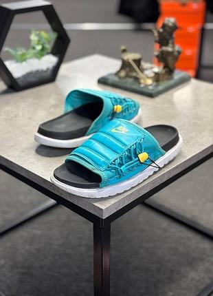 Nike asuna slide (модель ci8800) у яскравому бірюзовому кольорі з контрастним жовтим логотипом.