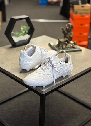 Футбольні бутси adidas copa pure.3 firm ground у повністю білому кольорі.