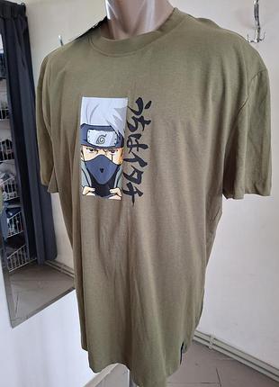 Мужская футболка цвета хаки с принтом kakashi hatake с аниме naruto shippuden от бренда primark.