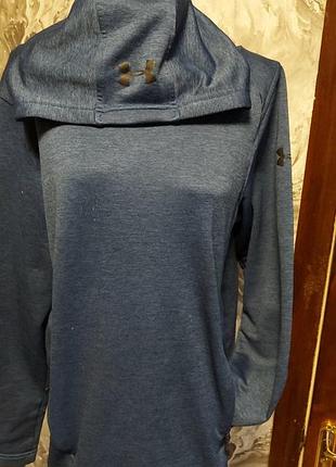 Худи under armour с объемным воротником-стойкой.