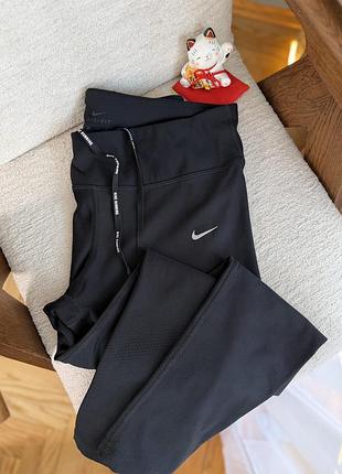 Чорні вкорочені спортивні лосини nike
