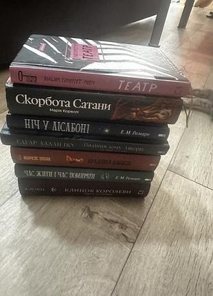 Продам книги кожна по 200гривень, якщо берете  декілька одразу зроблю знижку