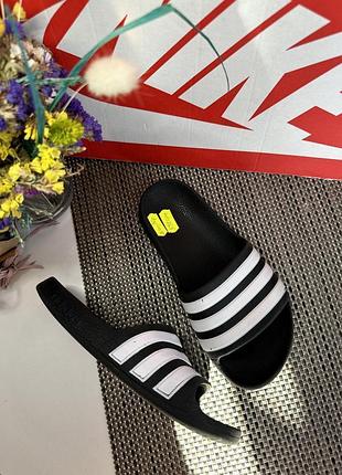 Оригінальні шльопанці adidas