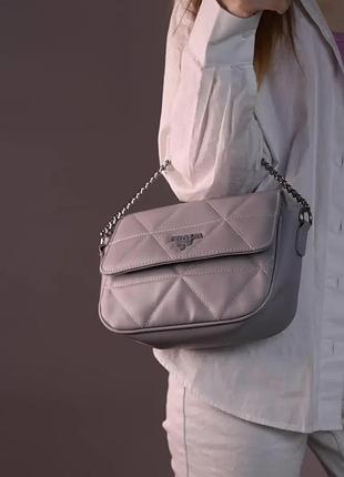 Шкіряна брендова сумка прада сумка для дівчини prada із шкіри жіноча класична сумочка