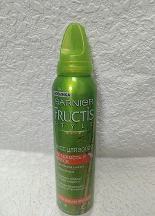 Мусс для волос garnier fructis style smooth &amp; shine имеет зеленый флакон и обеспечивает очень сильную фиксацию с эффектом гладкости. 150мл