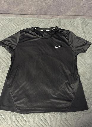 Чоловіча футболка nike