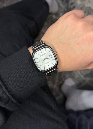 Чоловічий годинник casio в класичному стилі
