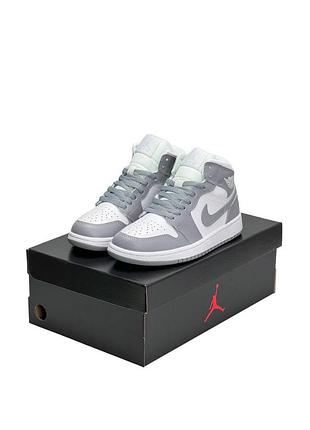Жіночі кросівки nike air jordan 1 high silver grey white fur