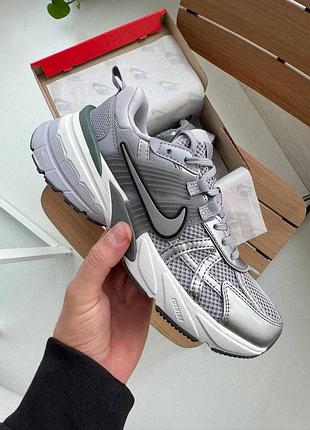 Кросівки жіночі nike v2k runtekk metallic grey