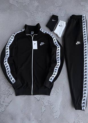 Костюм nike: кофта-штани
2 пари шкарпеток у подарунок!