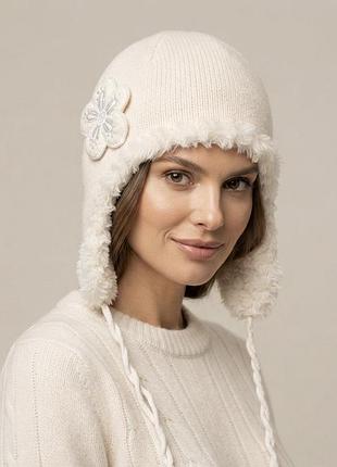 Белая шапка ушанка с мехом
