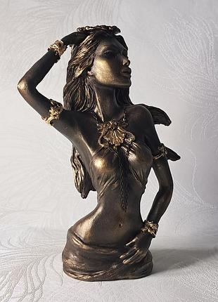 Свічник , подсвечник. декор.статуетка.
