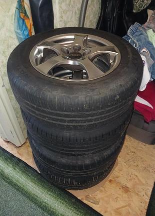 Шины летние 195/65/r15 с дисками.