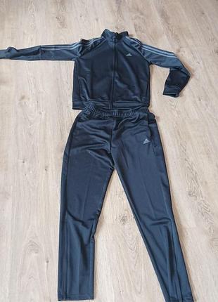 Продам фірмовий костюм adidas
