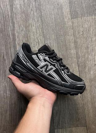 Чорні кросівки new balance 740