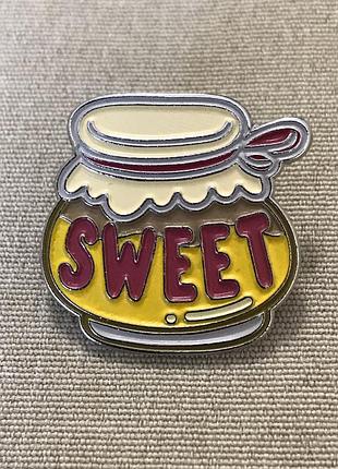 Sweet брошка пін з емалями вінтаж