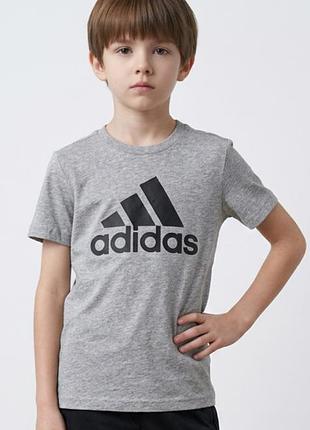 Оригінальна футболка adidas сірого кольору дитяча футболка адидас 7-8 років