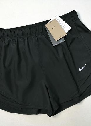 Спортивні жіночі шорти nike чорний