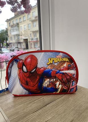 Подарунковий набір косметики air-val international із дизайном marvel spider-man.