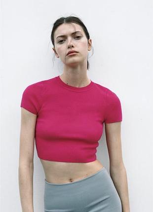 Яскравий короткий цупкий топ, вкорочена малинова футболка-джемпер zara m