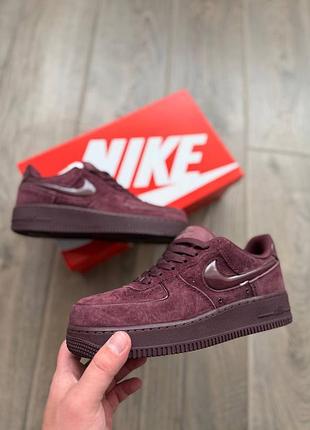 Стильні жіночі кросівки nike air force 1 '07 burgundy crush