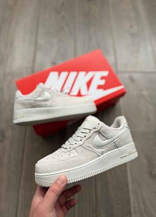 Стильні жіночі кросівки nike air force 1 '07 light bone-white