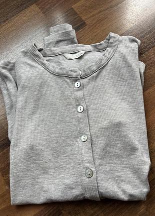 Zara кофтинка нова без бірки на ґудзиках дуже зручна трохи подовжений рукав