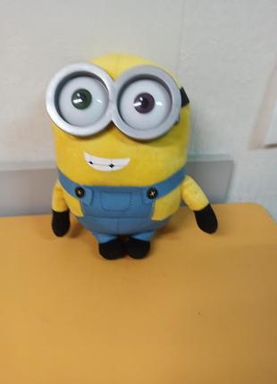 М'яка іграшка міньйон дейв із франшизи «нікчемний я» (despicable me).
