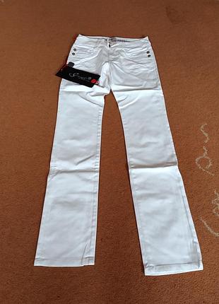 Женские белые джинсы от бренда stone age jeans co., выполненные в классическом стиле кэжуал 27