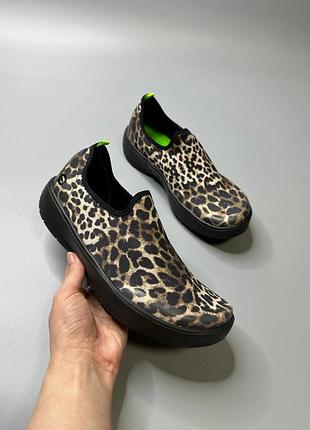 Oofos мокасини