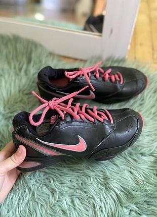 Шкіряні кросівки nike  в стані нових