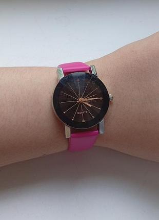 Яскравий жіночий наручний годинник quartz