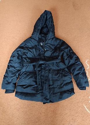Зимняя куртка-пуховик от бренда zara черного цвета, предназначенная для девочки на рост 134 (9 лет)