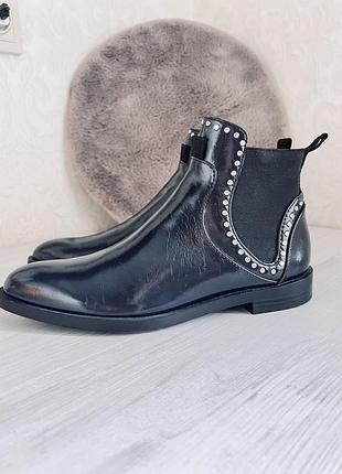 Челсі zara 36 розмір.