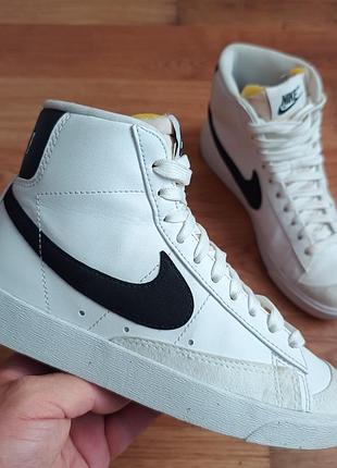 Оригинальные nike р36 длина стельки по факту 23см
без нюансов