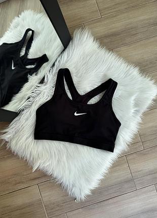 Спортивний топ nike