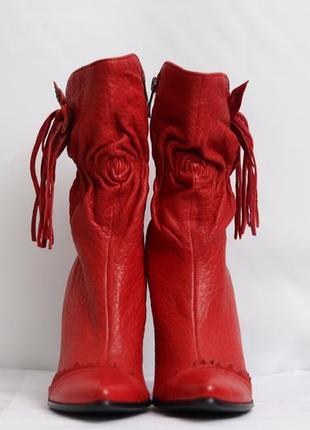 Шкіряні чобітки.